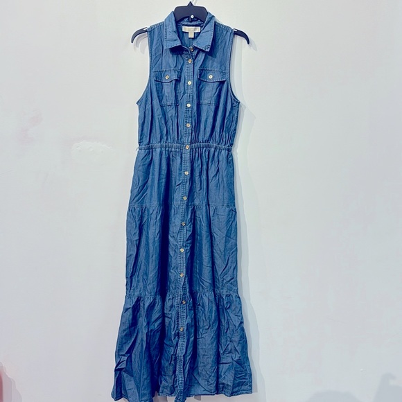 Clothes - Picture 1 of 2